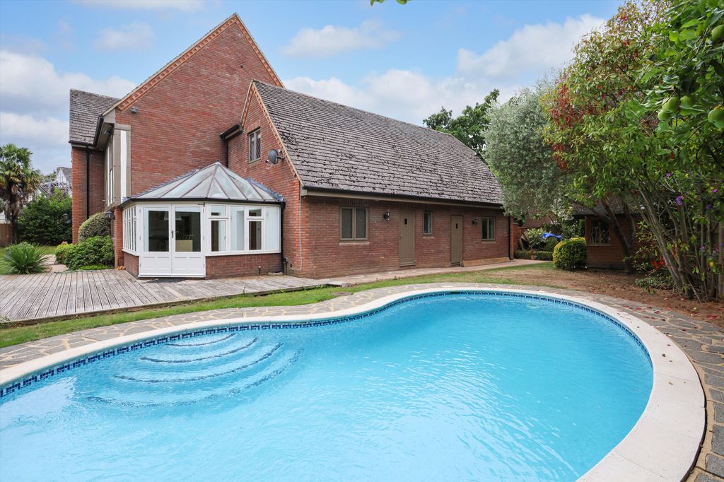Property photo 2 of 16 Image