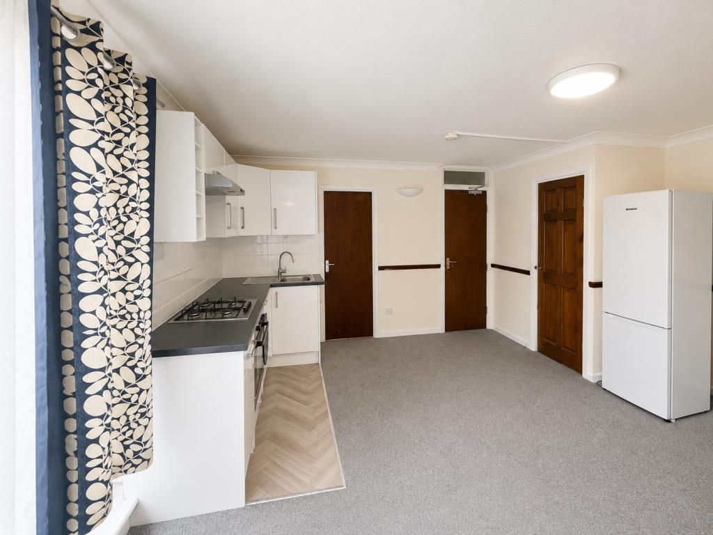 Property photo 1 of 6 Kitchen