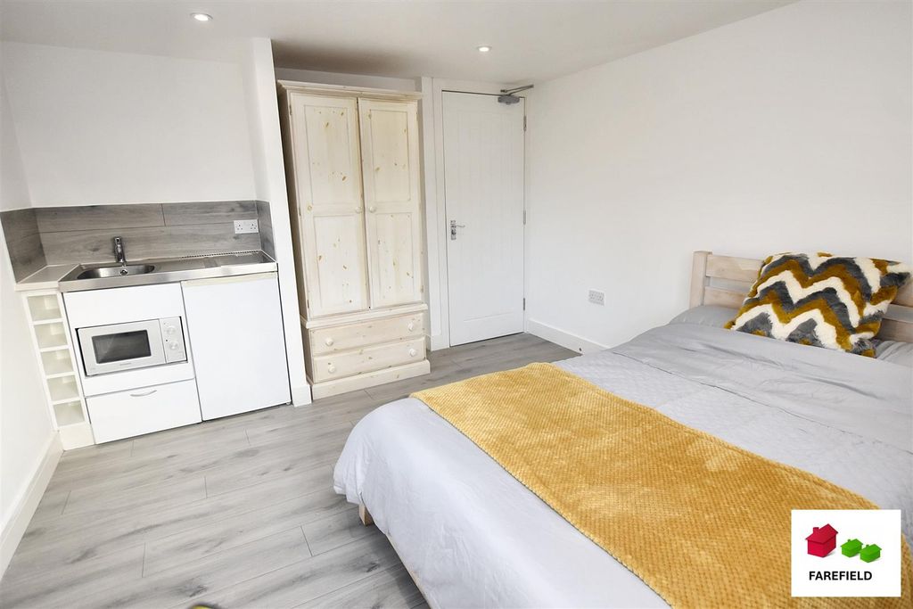 Property photo 1 of 9 2025.01.23 Room 4 29 Hill St 15.Jpg