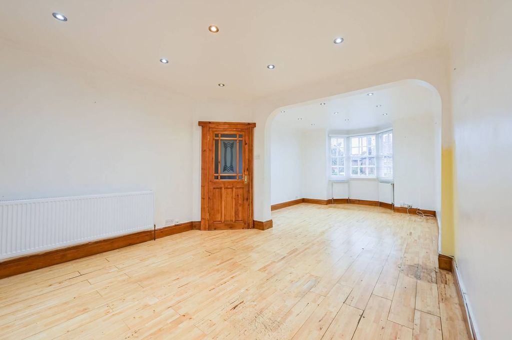Property photo 2 of 22