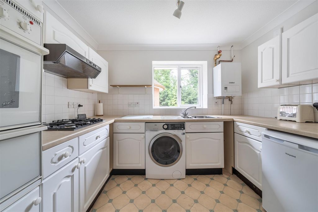 Property photo 3 of 13 Kitchen (2).Jpg