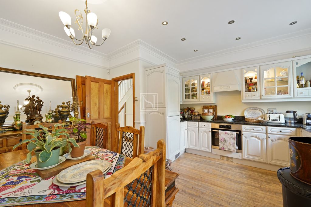 Property photo 2 of 12 Gallery