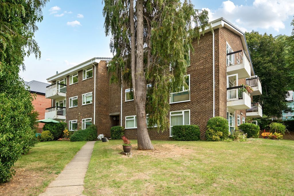 Property photo 1 of 16 1335275-2-689484c...
