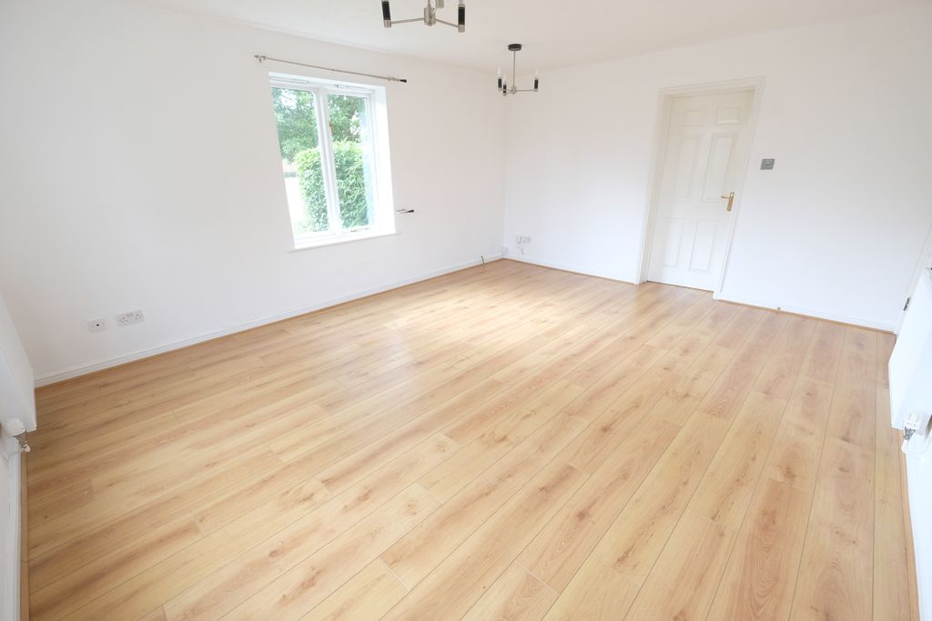 Property photo 3 of 11 Sitting/Dining Room
