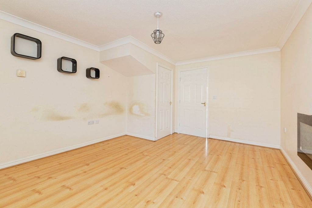 Property photo 3 of 17 Photo