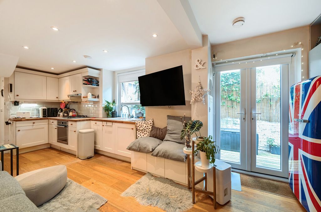 Property photo 3 of 14 1326354-2-6875273...
