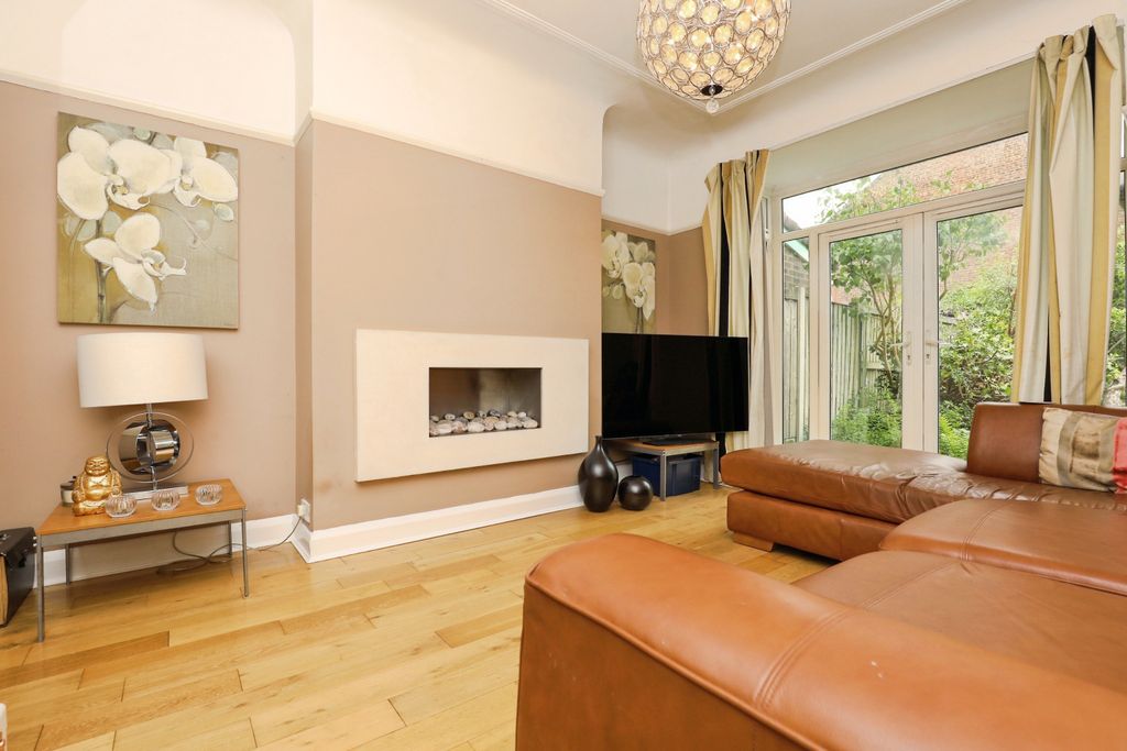 Property photo 3 of 19 Sitting Room