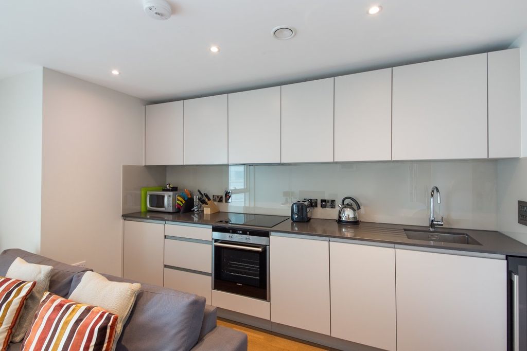 Property photo 3 of 6 Kitchen