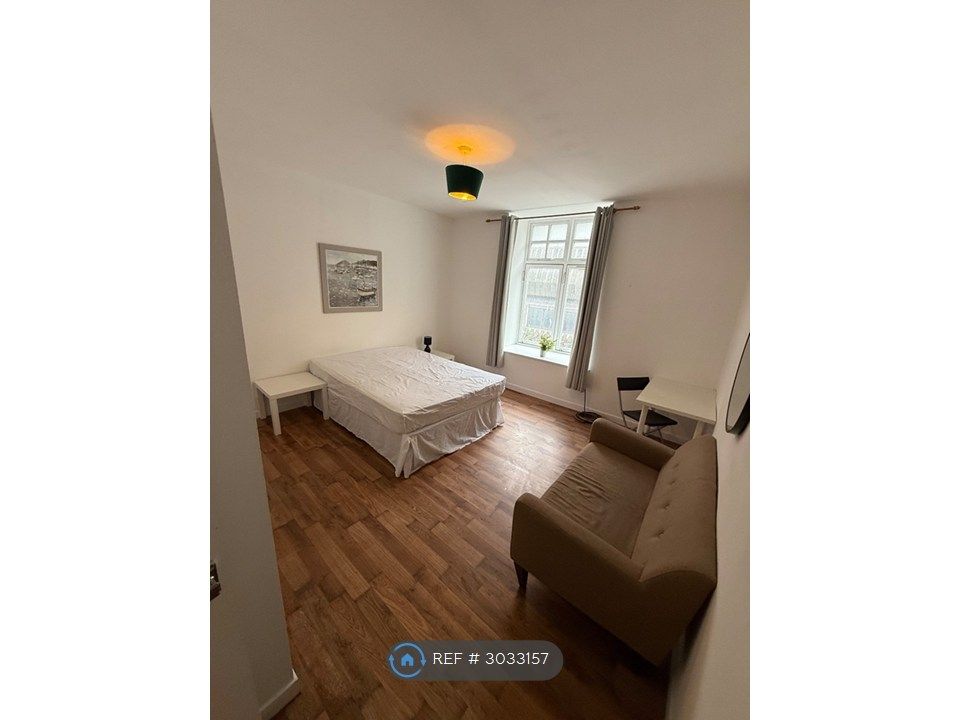Property photo 3 of 7 Bedroom 1