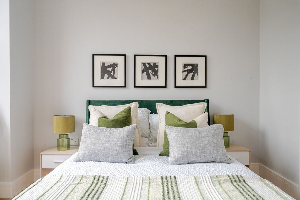 Property photo 2 of 25 Picture No. 23