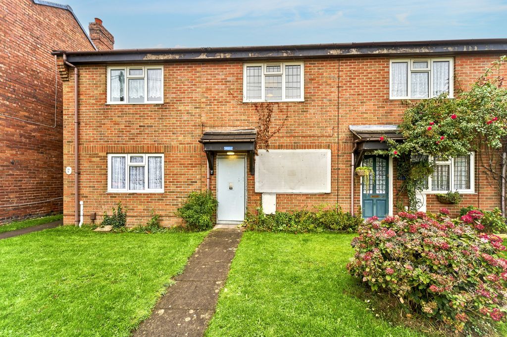 Property photo 1 of 16 26 Green Lane, Shelfield, Walsall Ws4 1Rn