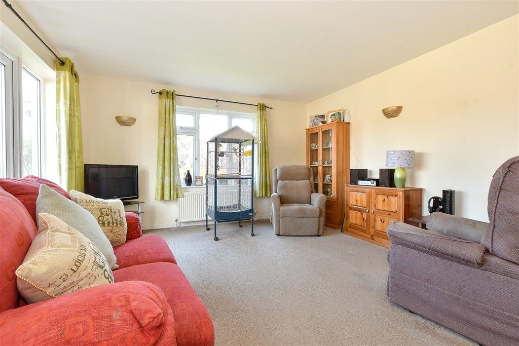 Property photo 1 of 19 Lounge