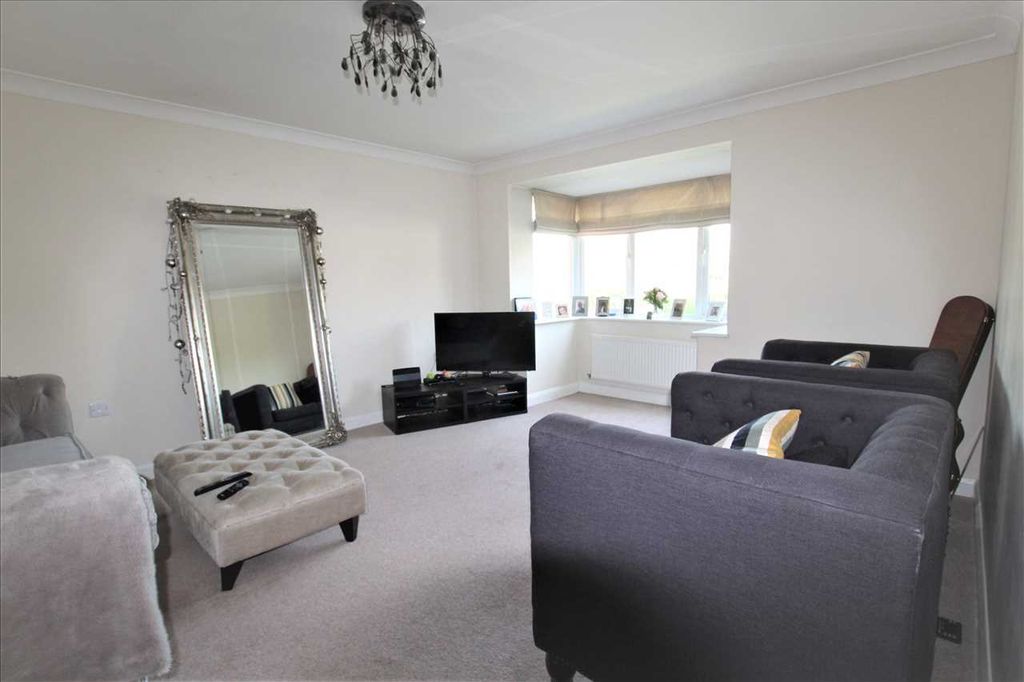 Property photo 3 of 13 Lounge