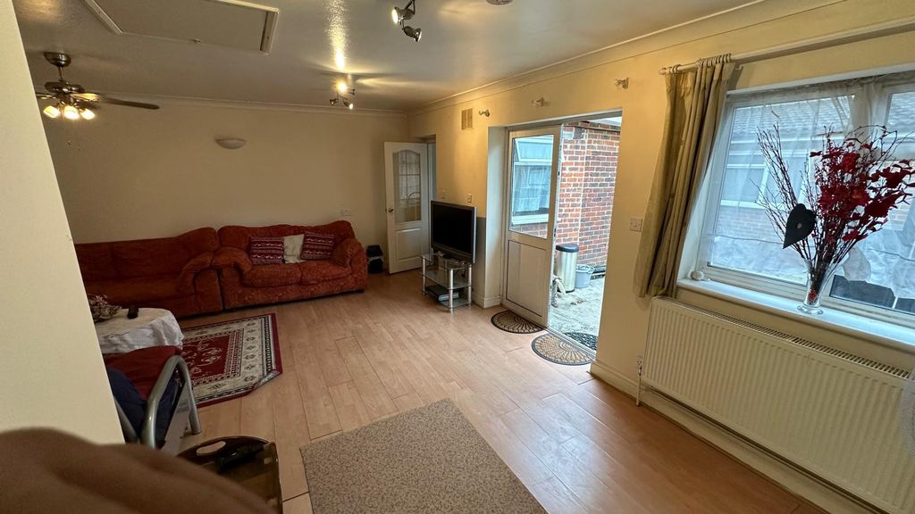 Property photo 1 of 3