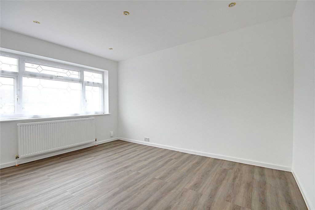 Property photo 2 of 14 Picture No. 12