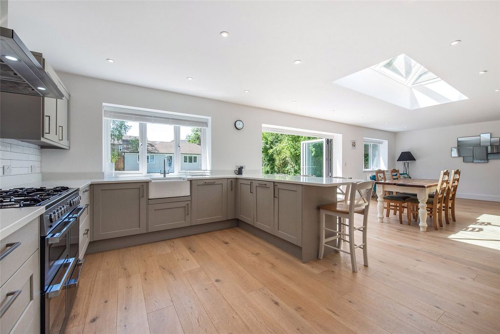 Property photo 3 of 13 Sitting/Diningkitchn