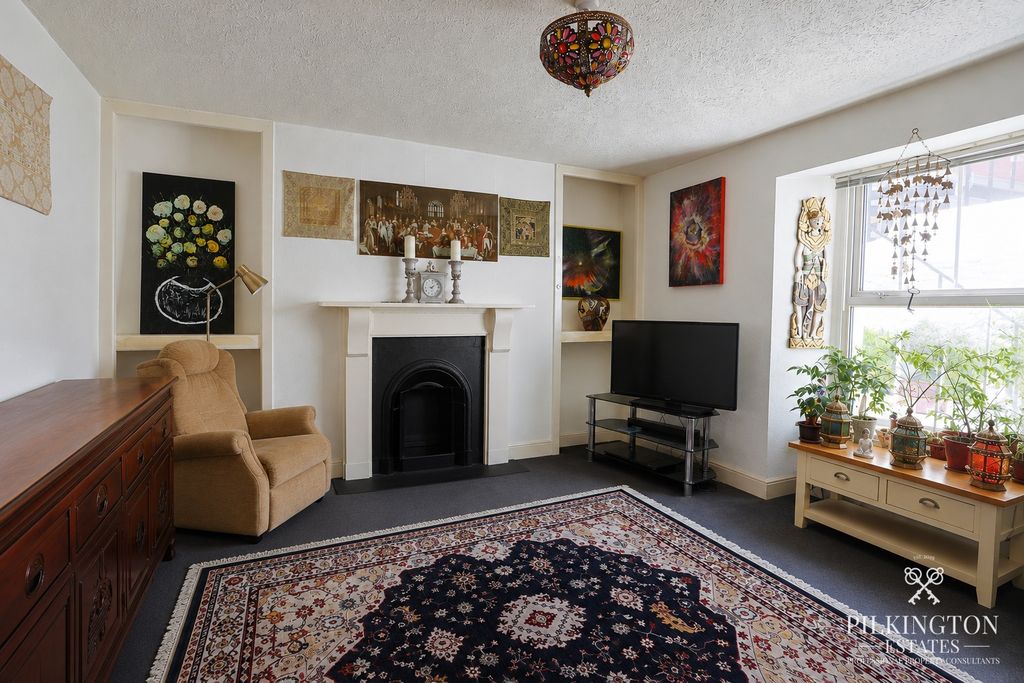 Property photo 2 of 10 5229473