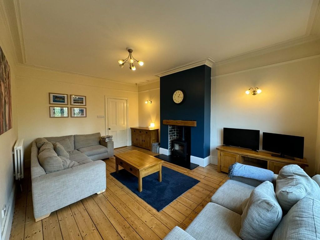 Property photo 3 of 34