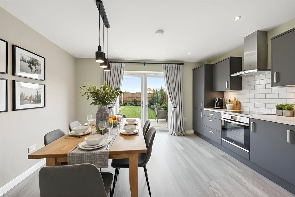 Property photo 3 of 12 Dining