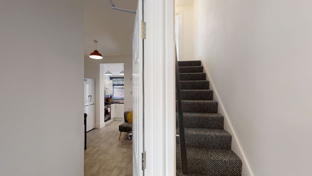 Property photo 1 of 7 Photo