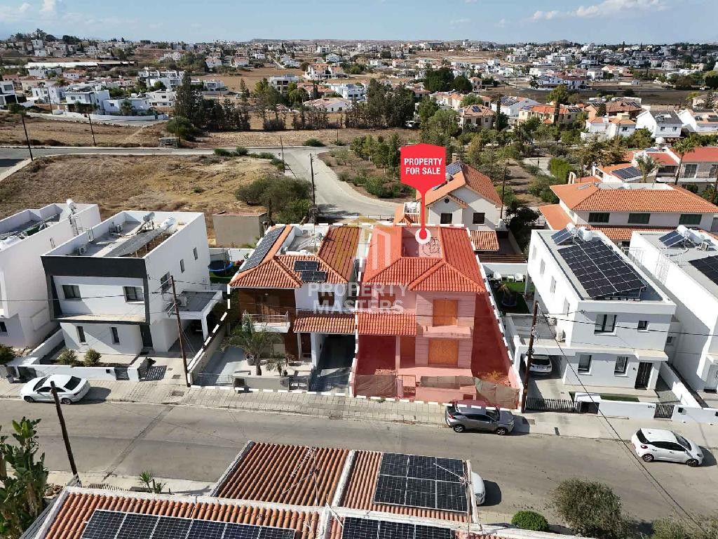 Property photo 1 of 12