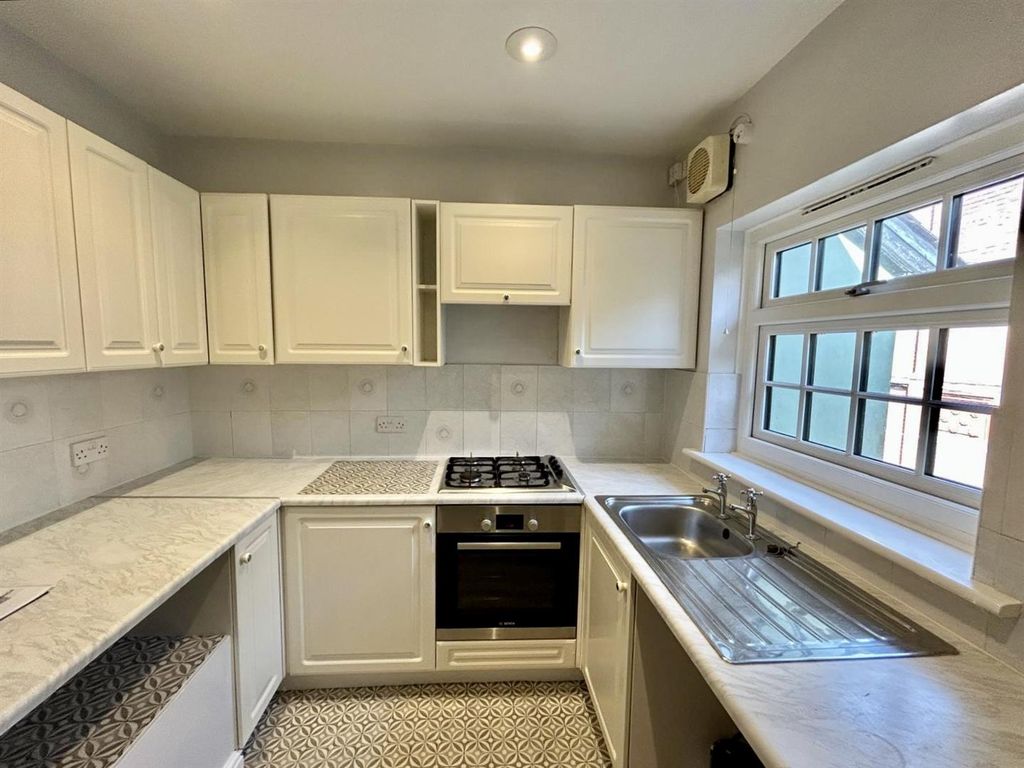 Property photo 3 of 9 Kitchen