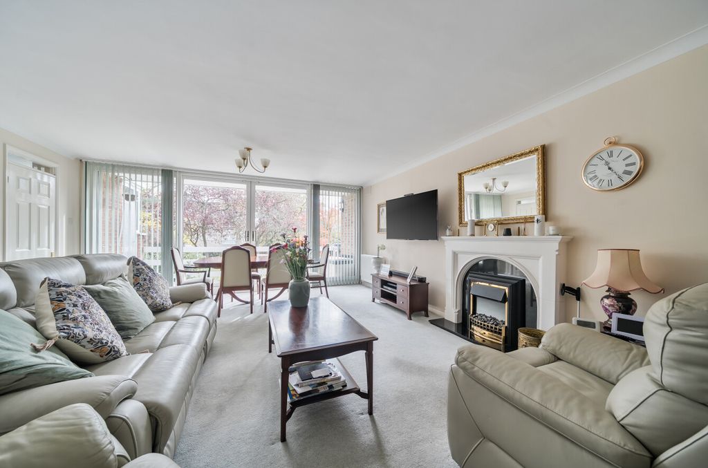 Property photo 2 of 11 1374783-13-690897...