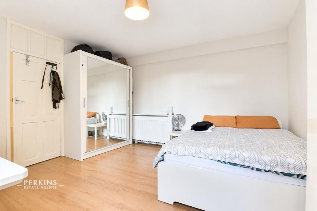 Property photo 1 of 7 Bedroom2.Jpg
