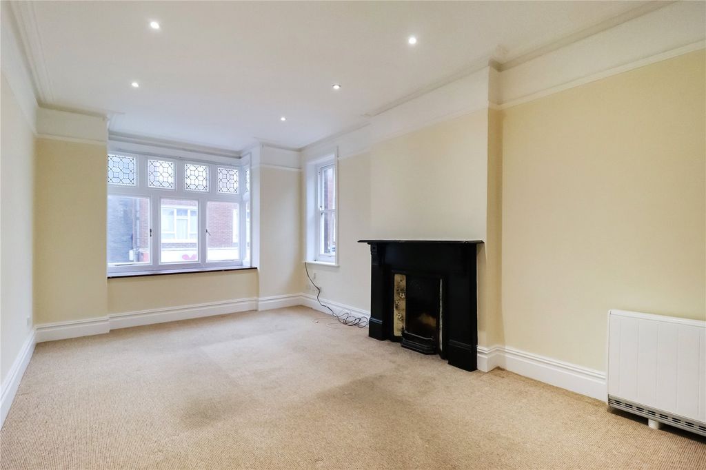 Property photo 2 of 8 Picture No. 13