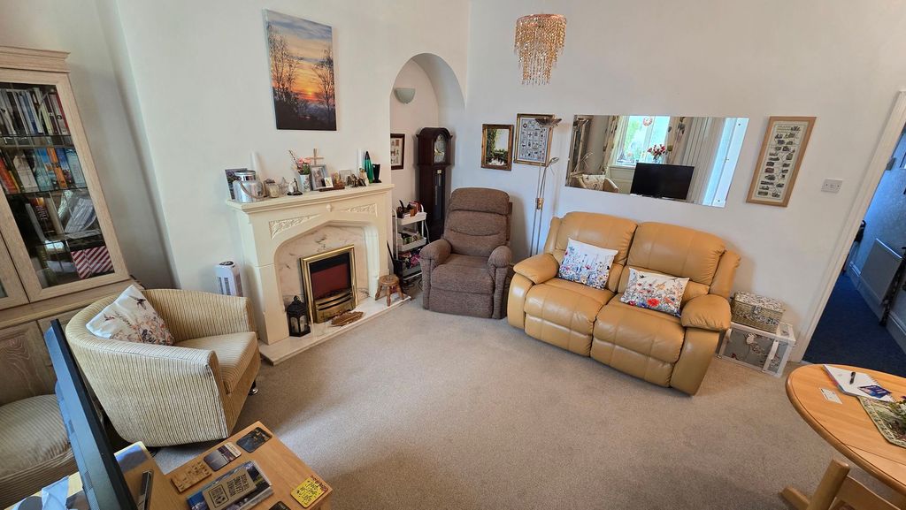 Property photo 2 of 13