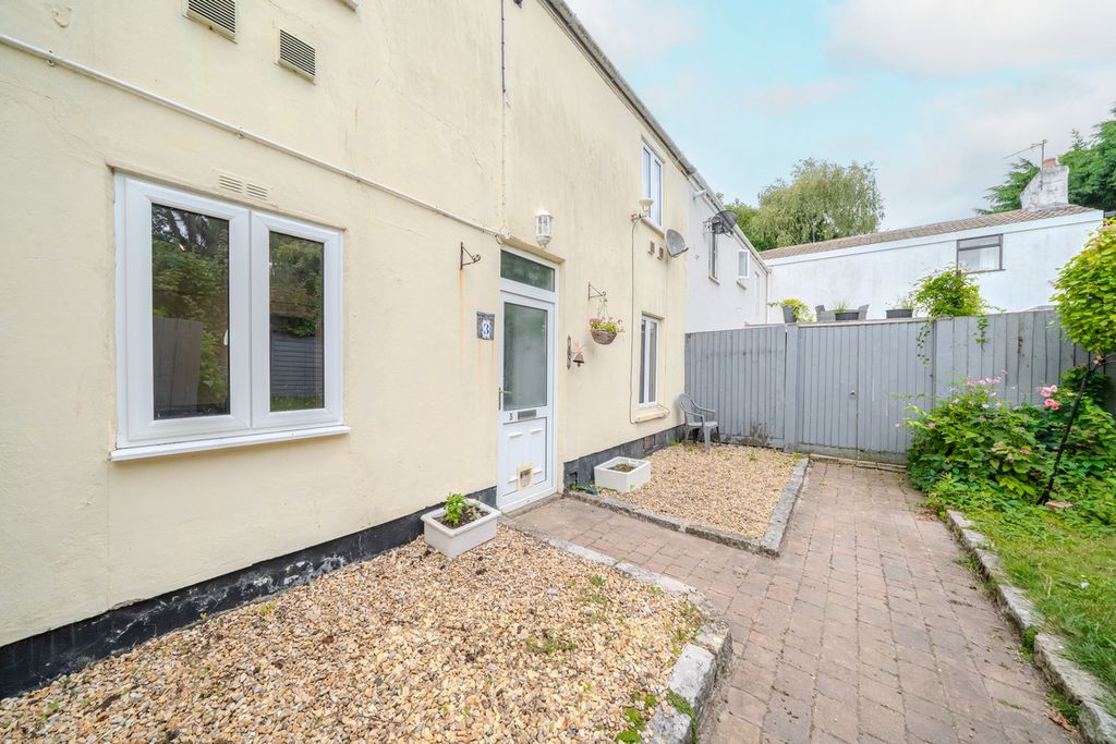 Property photo 2 of 20