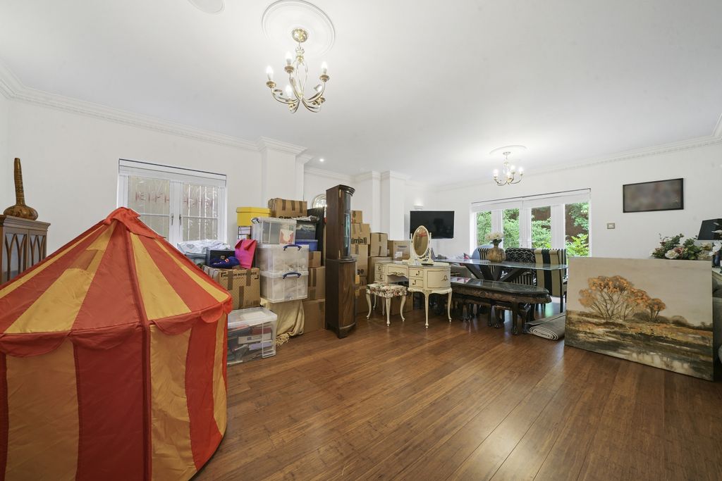 Property photo 1 of 18