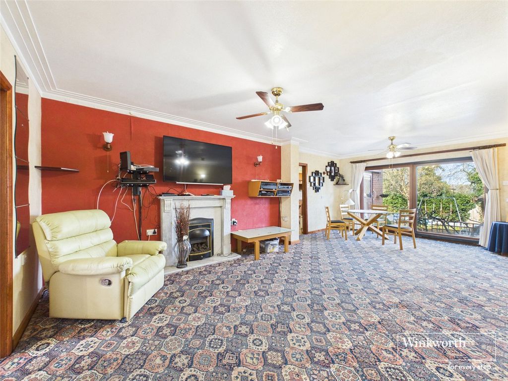 Property photo 2 of 27 Picture No. 11