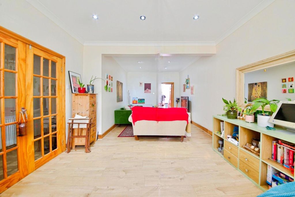 Property photo 2 of 10 Pbox-Img.Jpg