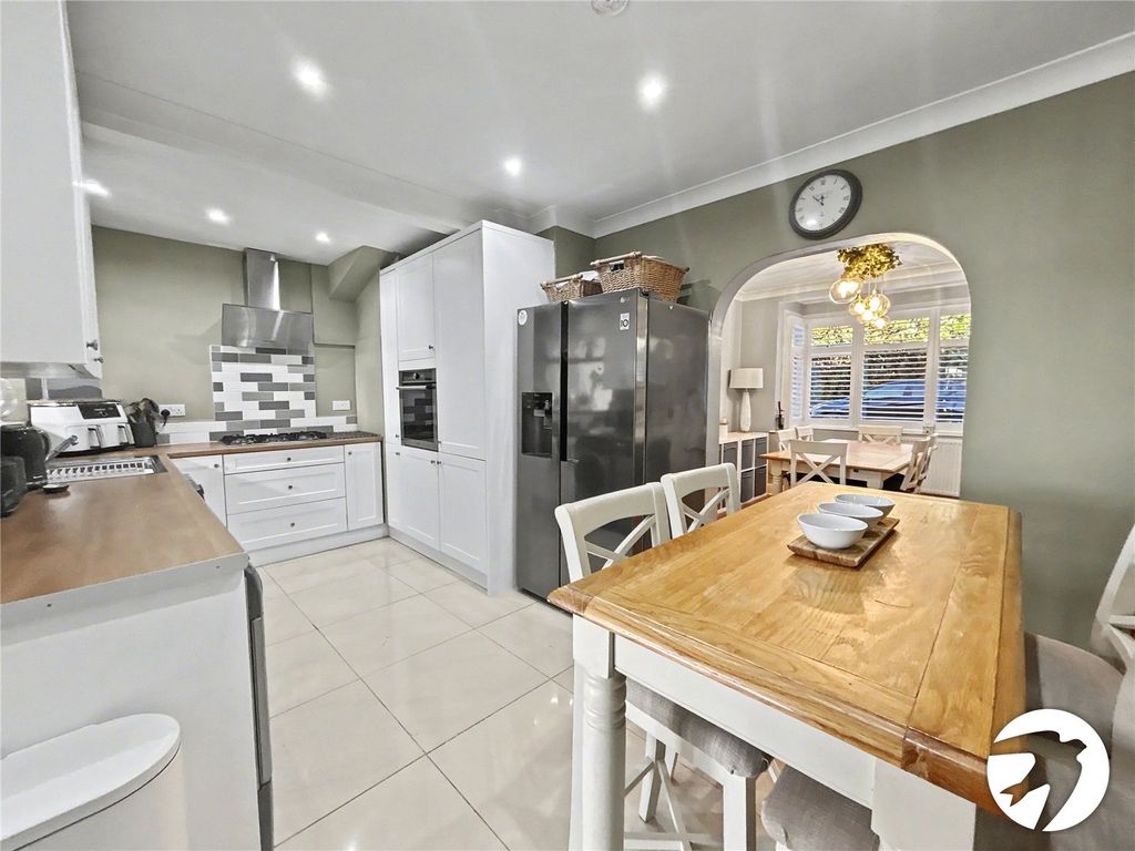 Property photo 1 of 32 Picture No. 11