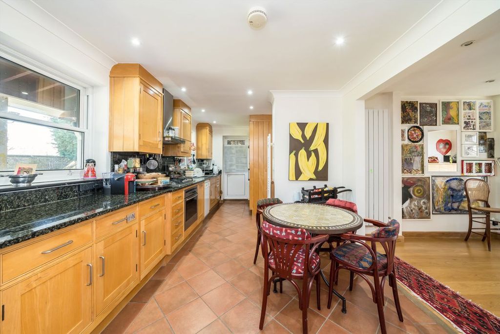 Property photo 3 of 6