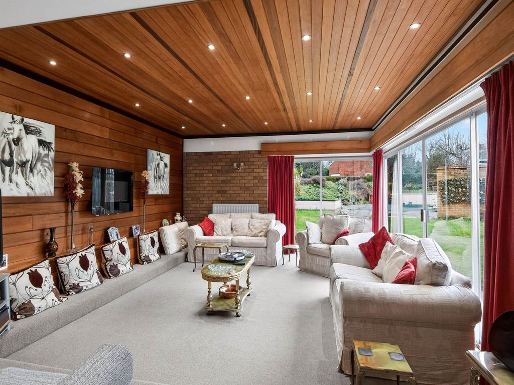 Property photo 2 of 20 Lounge