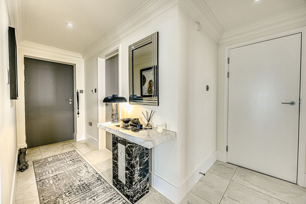 Property photo 2 of 33