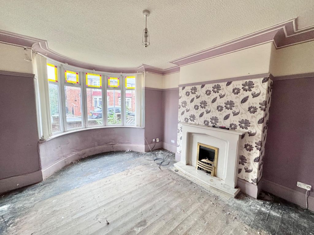 Property photo 2 of 11 Lounge