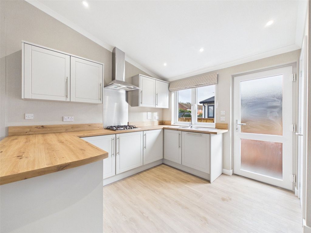 Property photo 3 of 17 Picture No. 15