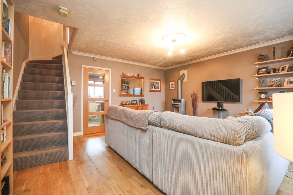 Property photo 3 of 17 Lounge