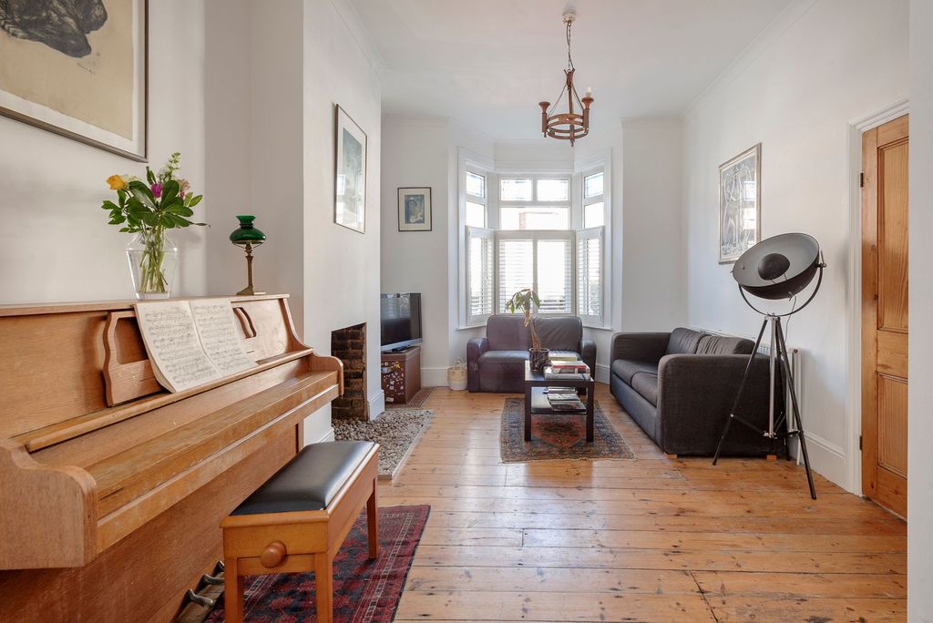 Property photo 3 of 23