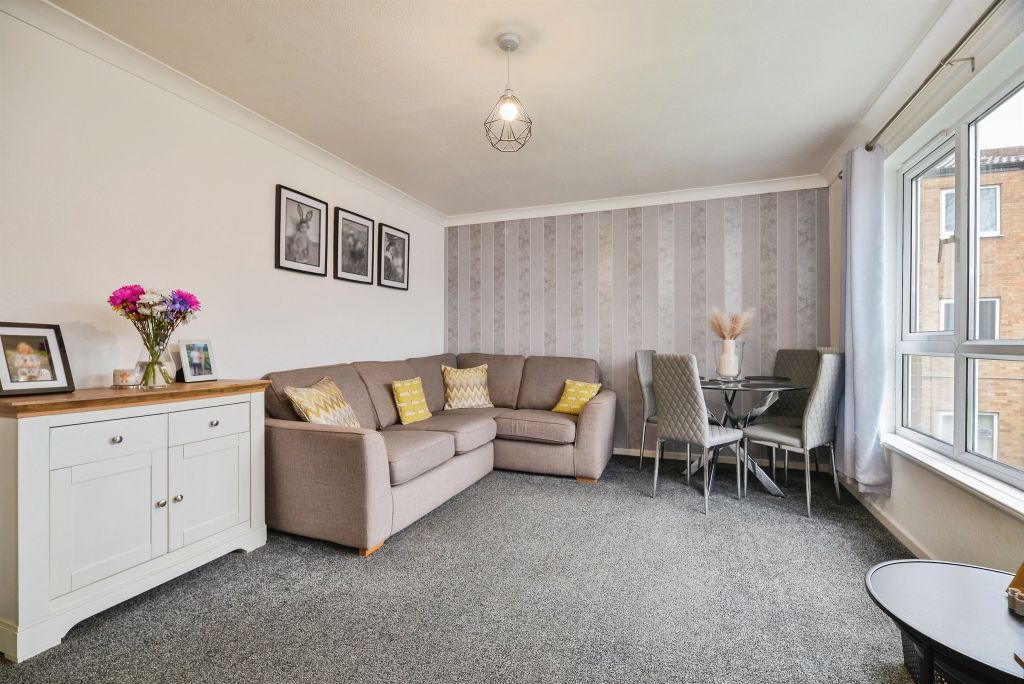 Property photo 3 of 12