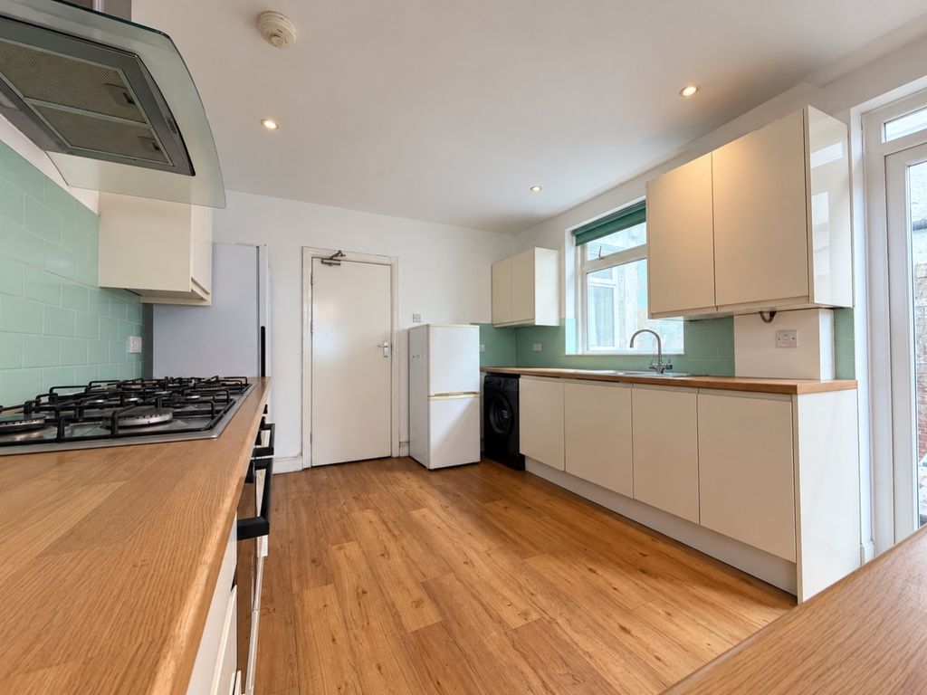 Property photo 2 of 16 Call 02920 668585 To Secure Your Viewing _105