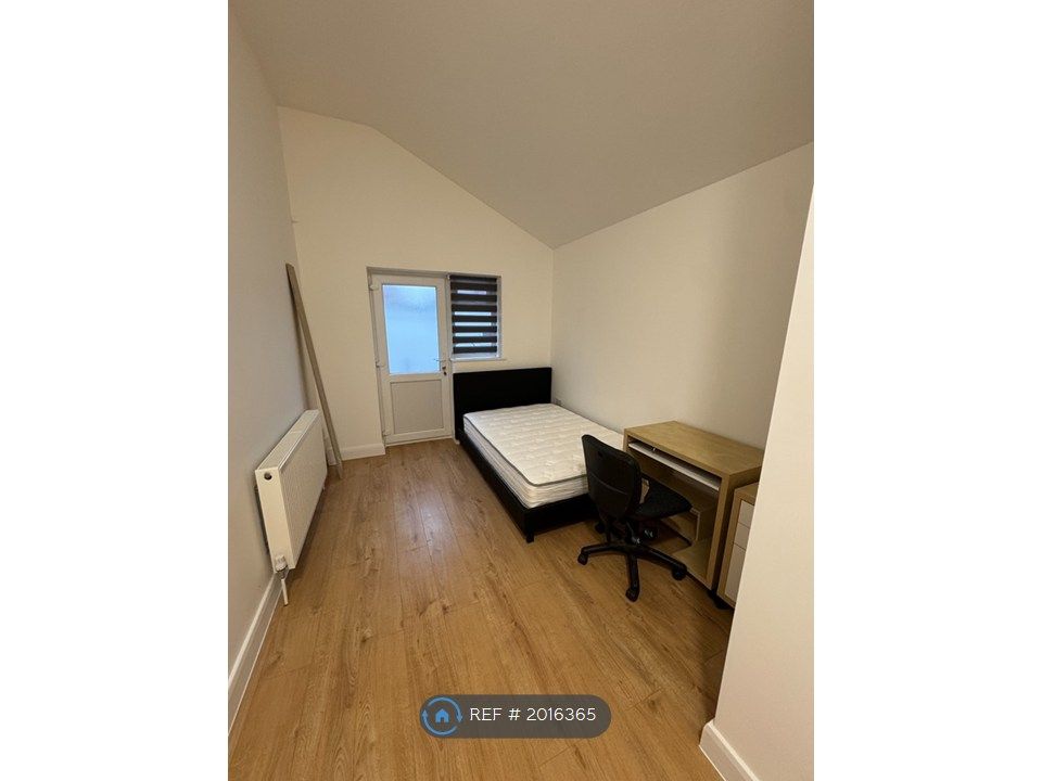 Property photo 2 of 15 Room2