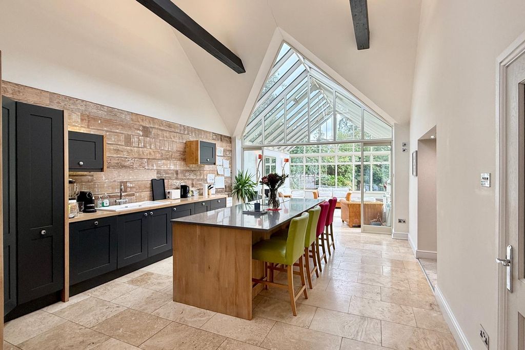 Property photo 2 of 52 Gallery