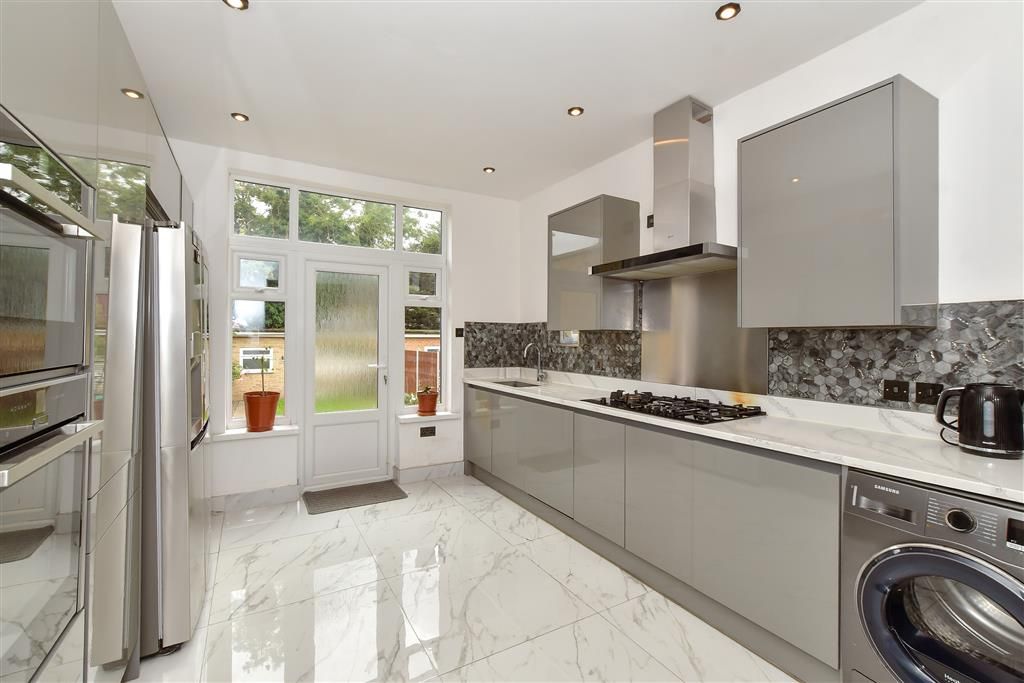 Property photo 3 of 20 Kitchen