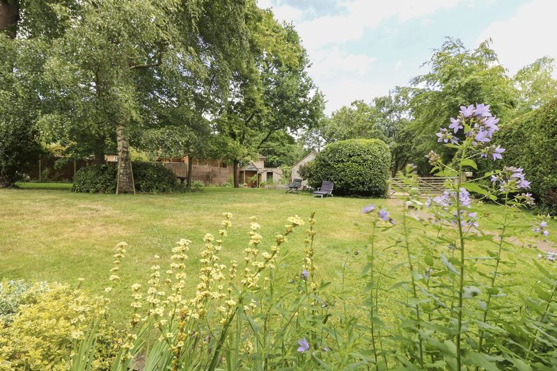 Property photo 3 of 23 Photo 12