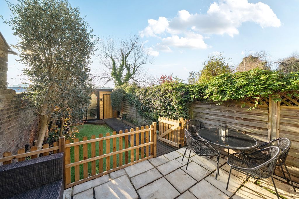 Property photo 3 of 20 Garden