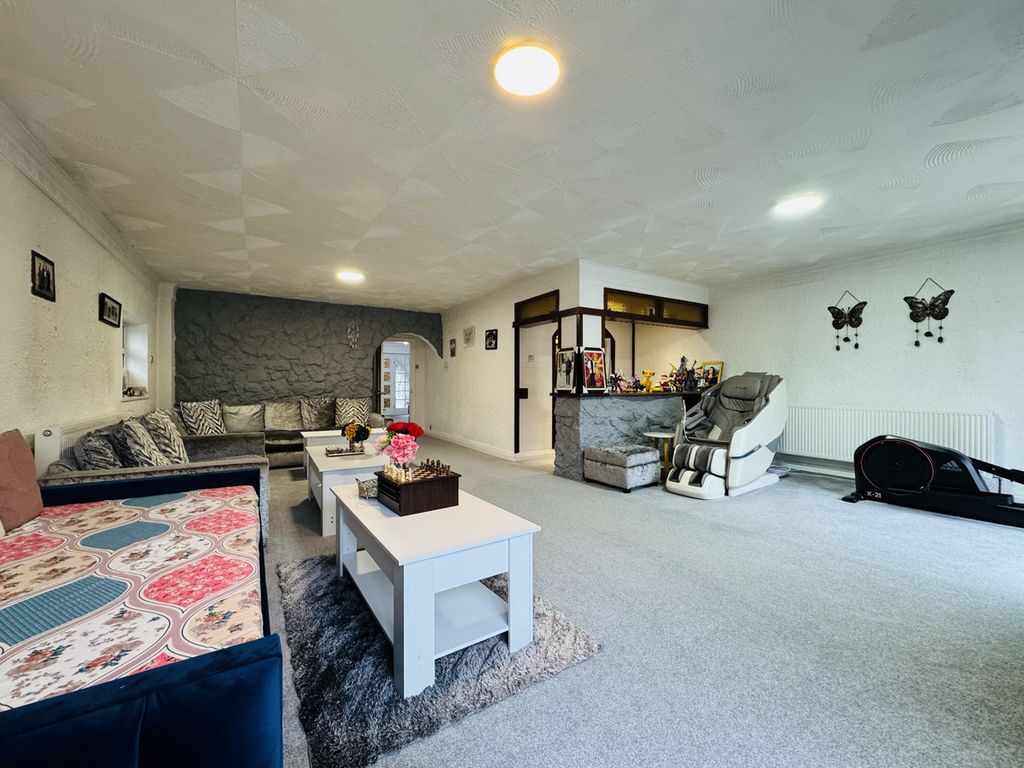 Property photo 3 of 25